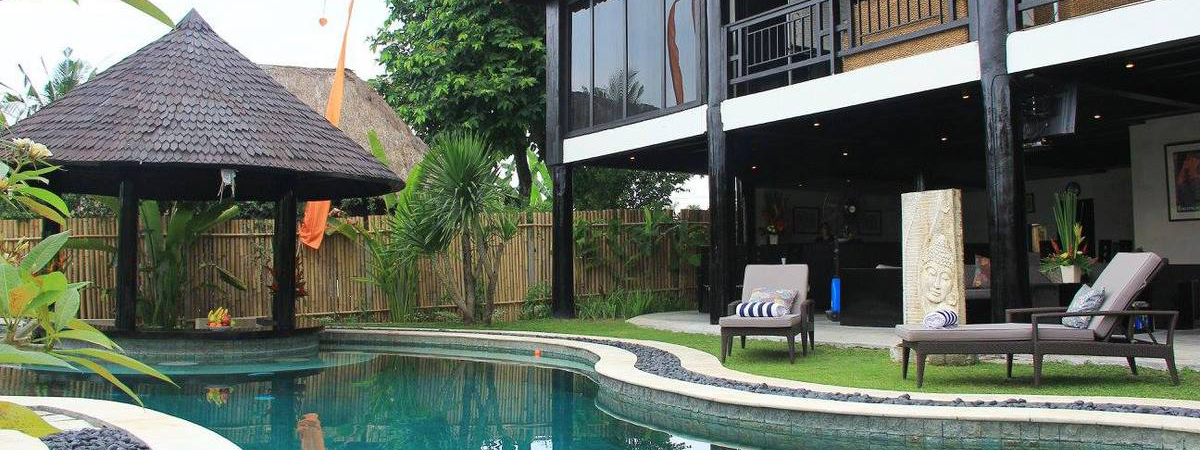 Rehab facility in Bali featuring tropical pool and swim up bar
